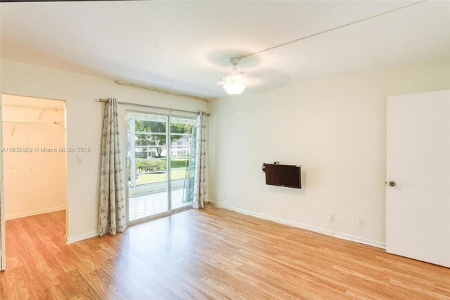 Building Photo - 2303 Lucaya Ln
