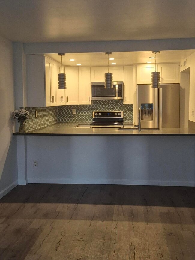 Building Photo - 600 W 9th St