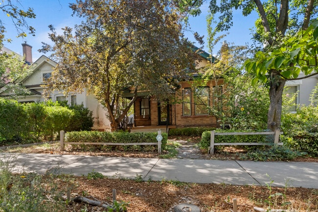 Building Photo - 1124 E