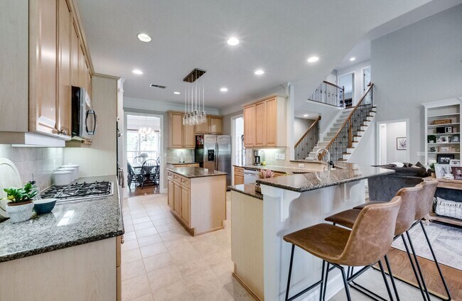 Building Photo - 4 Bedroom, 3.5 Bathroom Executive Home with Fenced Yard and 3 Car Garage.