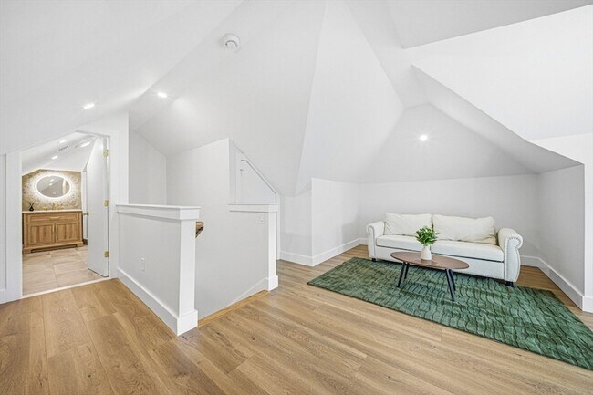 Building Photo - 54 Rangeley Rd