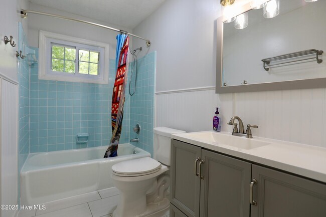 Building Photo - 202 Haldane Dr