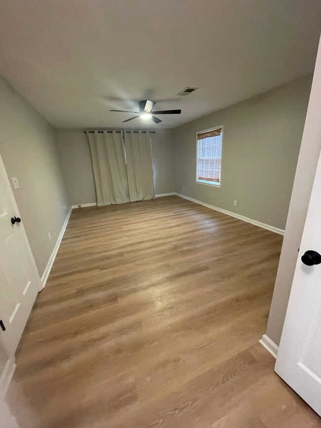 Building Photo - 3321 Elm Creek Dr