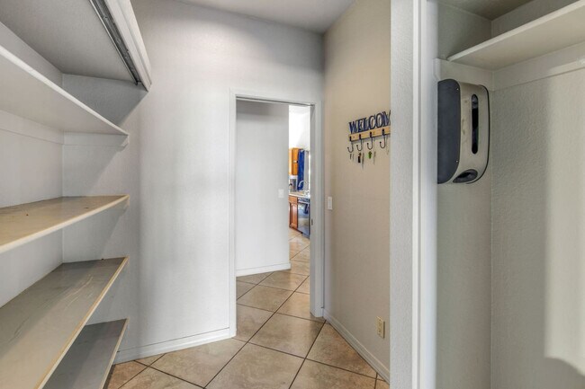 Building Photo - 1800 Burgundy Dr