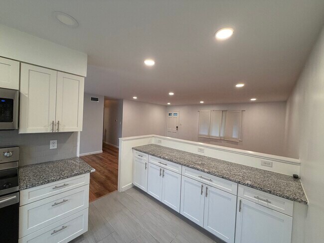 Building Photo - 930 Dorncliff Ln