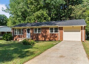 Building Photo - 9 Hawthorne Ln