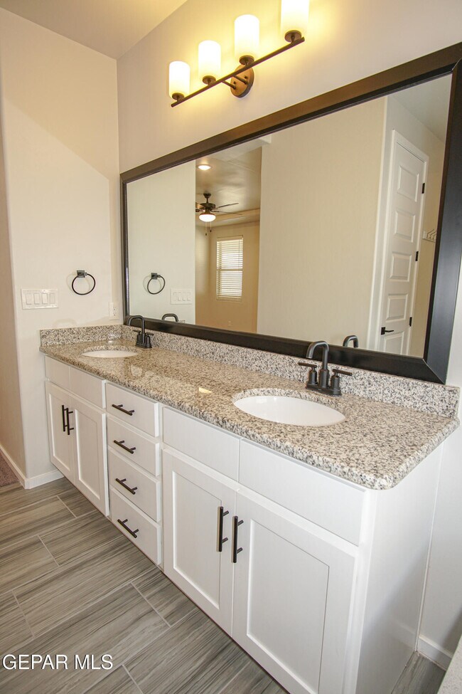 Building Photo - 12993 Tryne Way