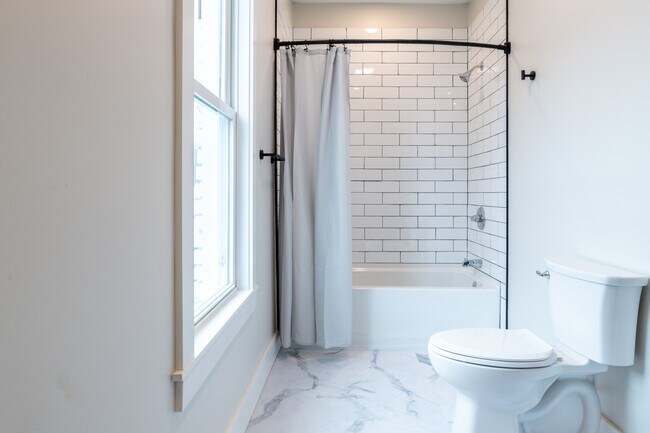 Building Photo - 1287 E Harper Ave