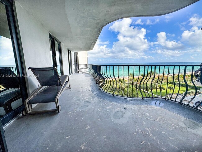 Building Photo - 8877 Collins Ave