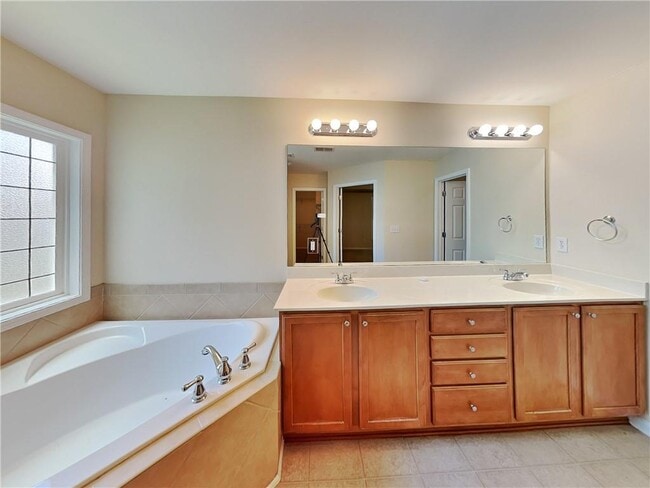 Building Photo - 2541 Kolb Manor Cir SW