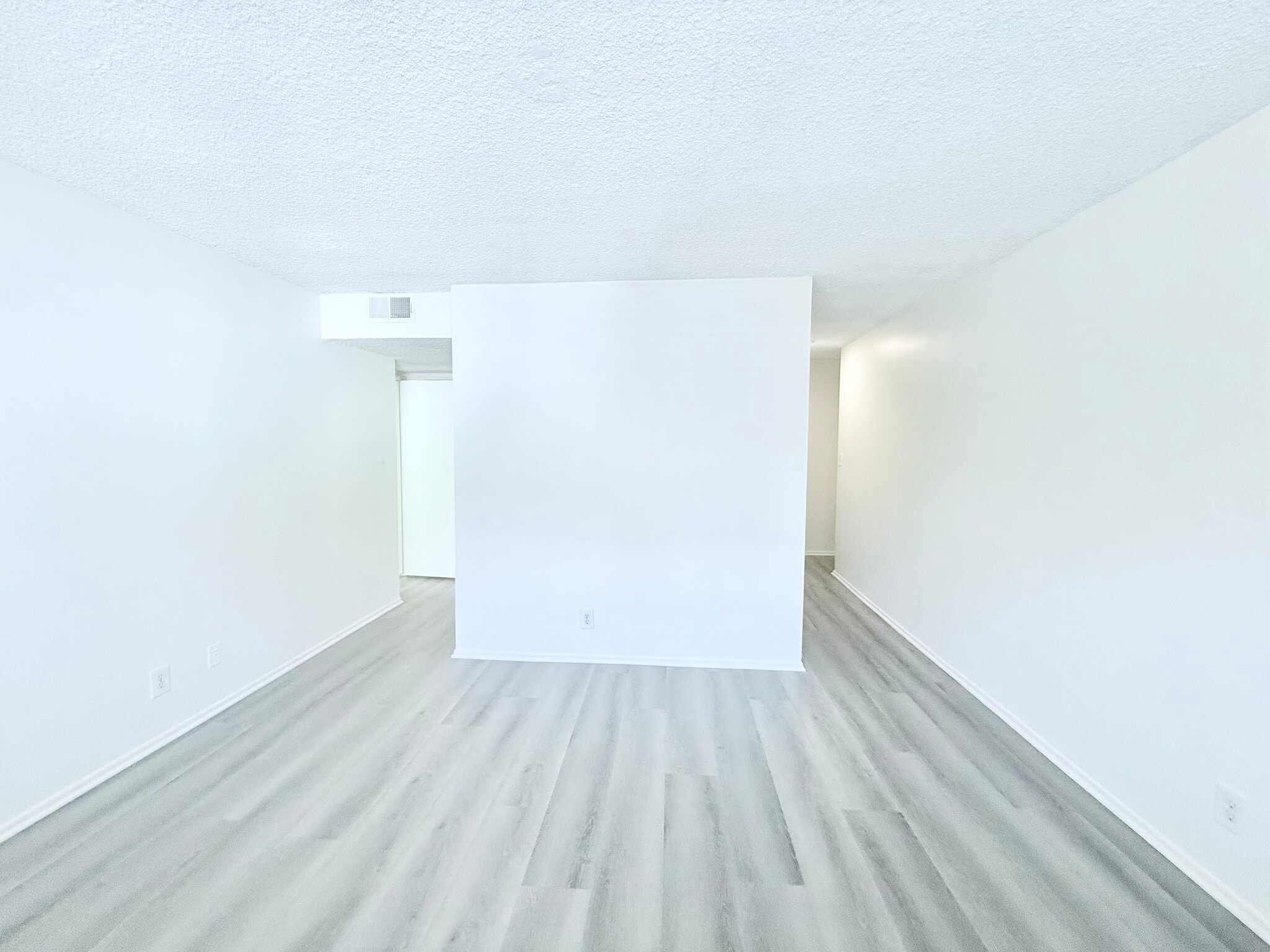 Building Photo - 10634 Holman Ave