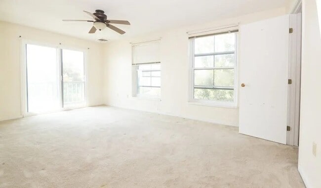 Building Photo - 50 S Common St