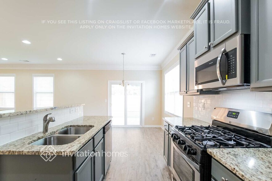 Building Photo - 642 Ivy Chase Loop