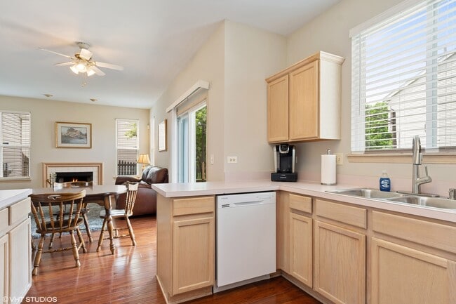 Building Photo - 1085 Red Clover Dr