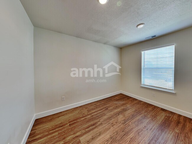 Building Photo - 2337 Surry Way