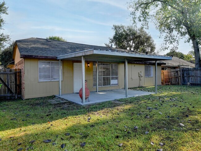 Building Photo - 1934 Feather Ridge Dr