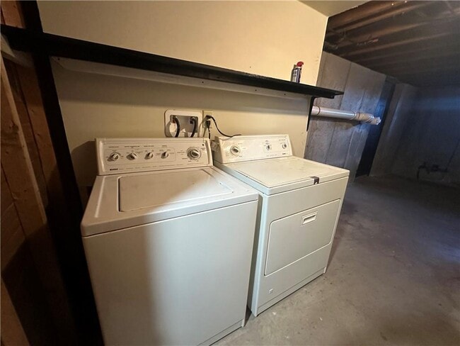 Building Photo - 65 Ingalls St