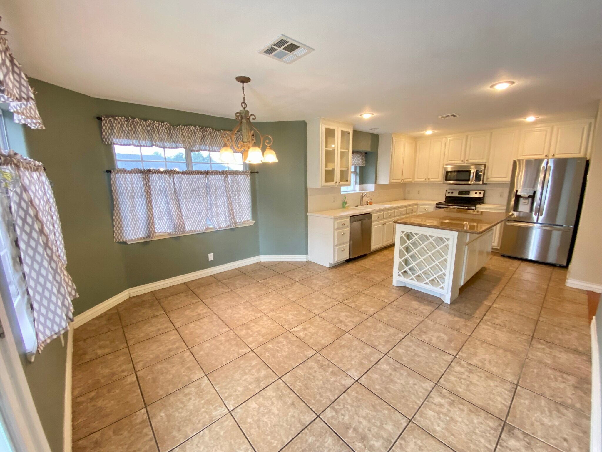 Building Photo - 1551 Briarwyck Dr