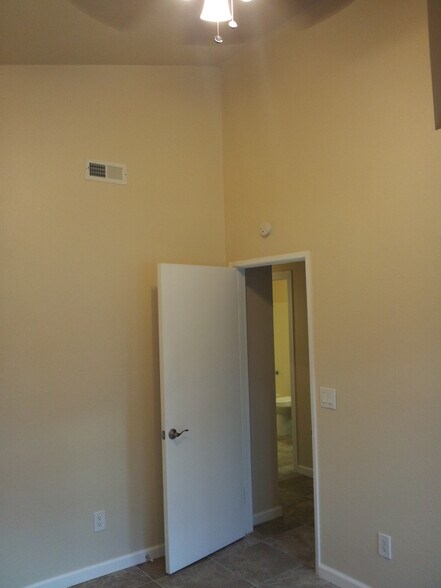 Building Photo - 5139 Omar Ct