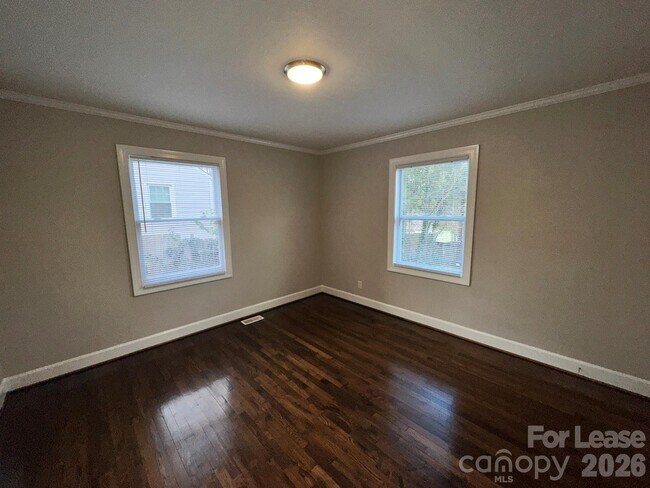 Building Photo - 148 S Smallwood Pl