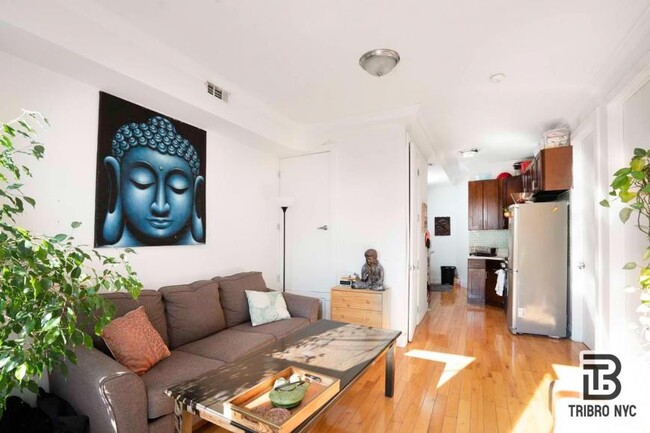 Building Photo - 3 bedroom in ASTORIA NY 11105