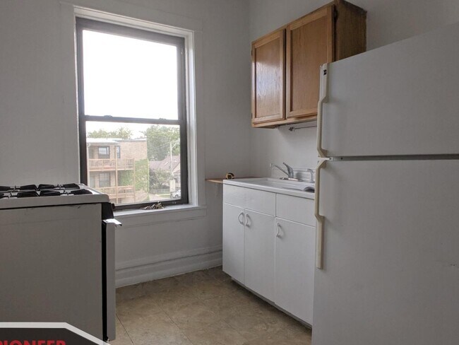 Building Photo - 2518 N Kedzie Blvd