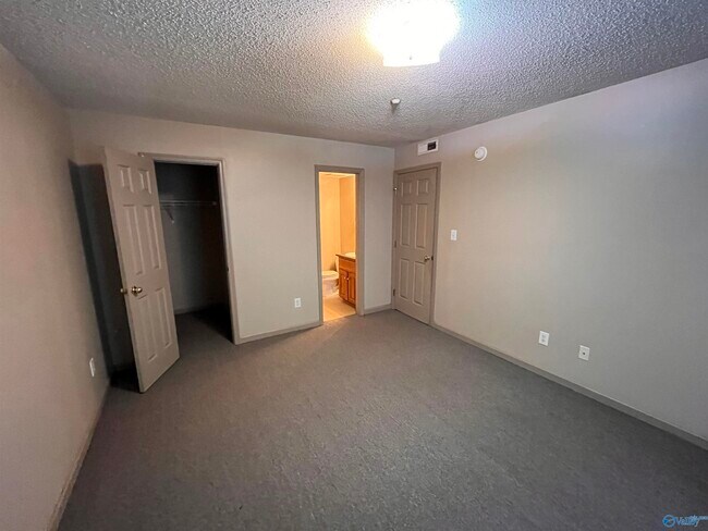 Building Photo - 5005 Chancellor Square