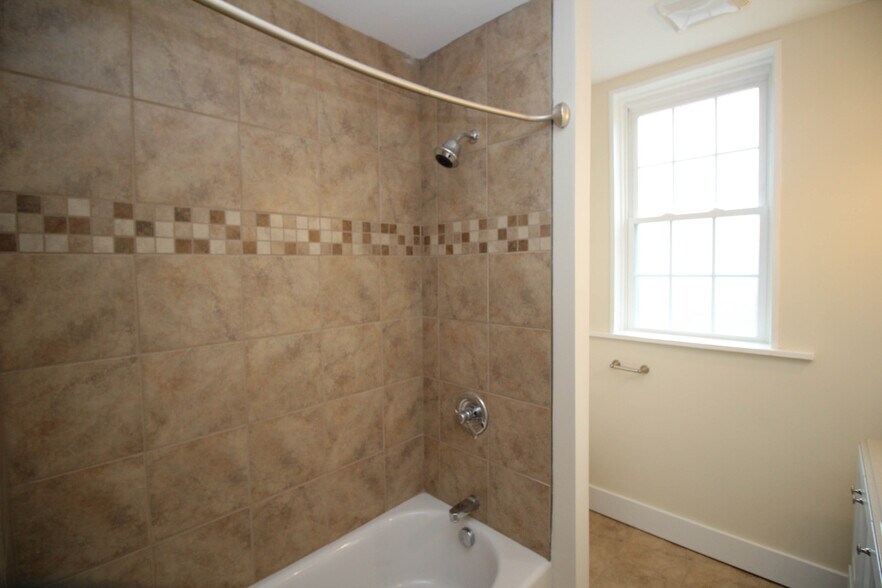 Building Photo - 6817 Britton Ave