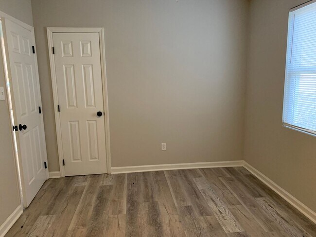 Building Photo - 5302