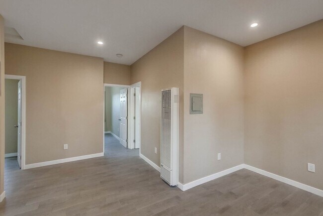 Building Photo - 1602 S 38th St