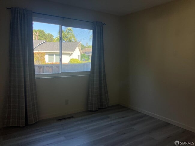 Building Photo - 1716 Marshall Ct