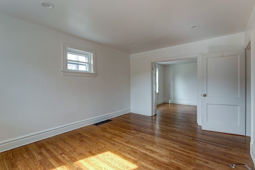 Building Photo - 4021 Dover Pl