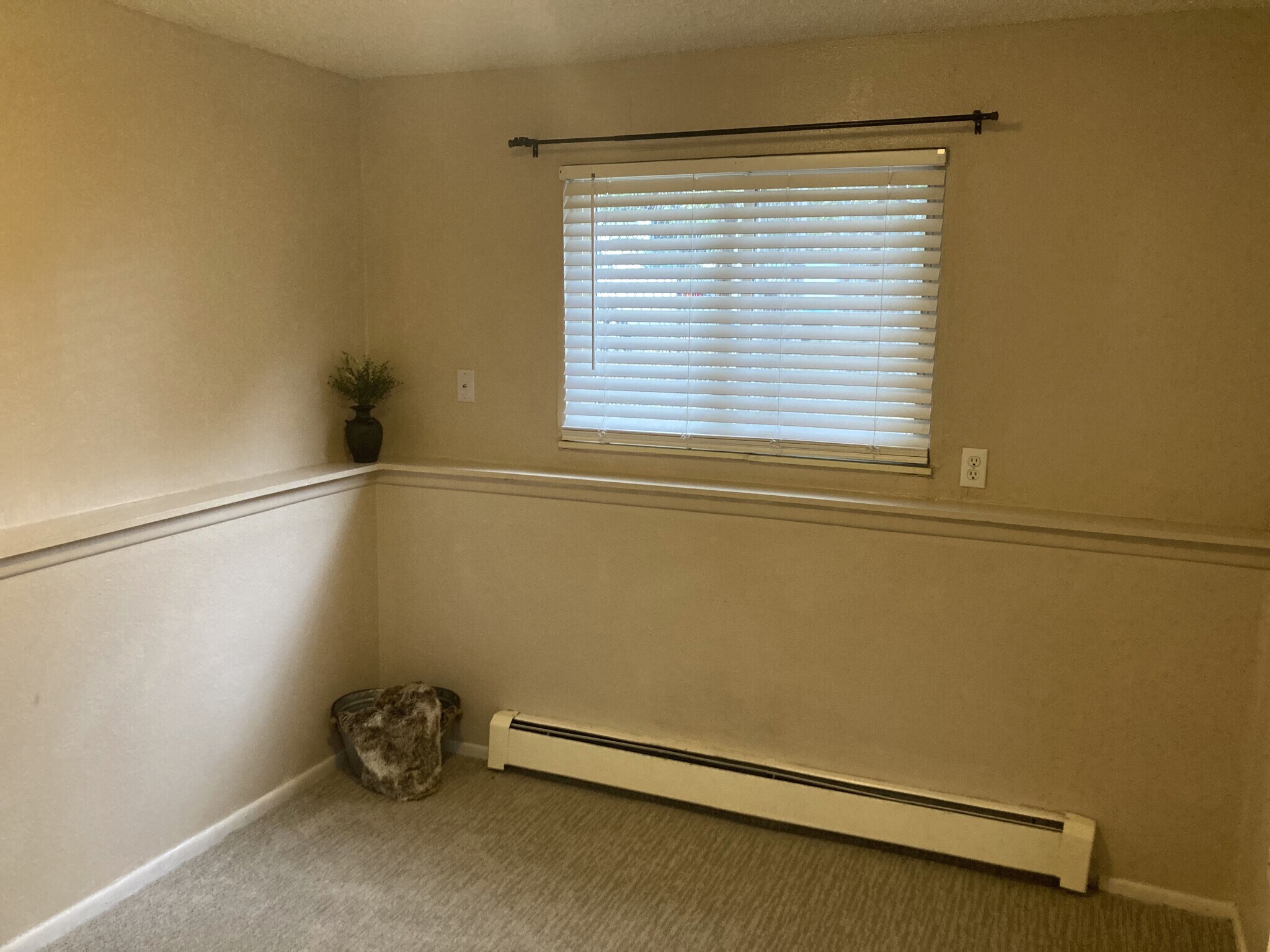 Building Photo - 4715 Scenic Cir