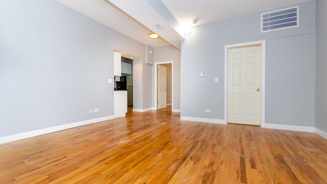 Building Photo - 1147 E 61st St