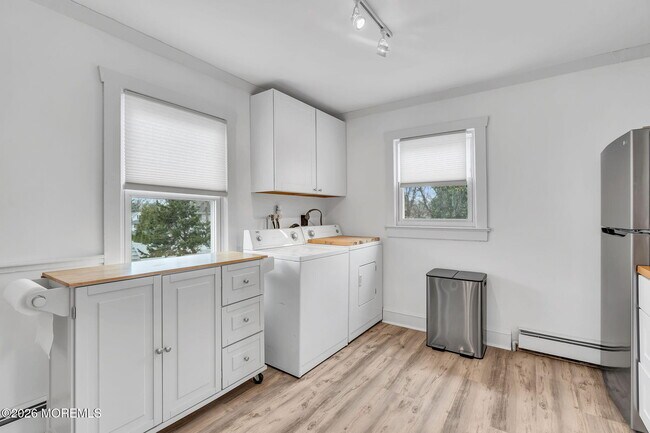 Building Photo - 1227 Bay Ave