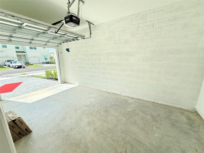 Building Photo - 551 Rivergrass St