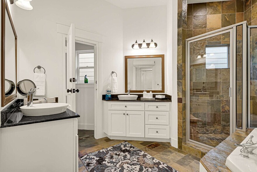 Building Photo - 5522 Larkin St