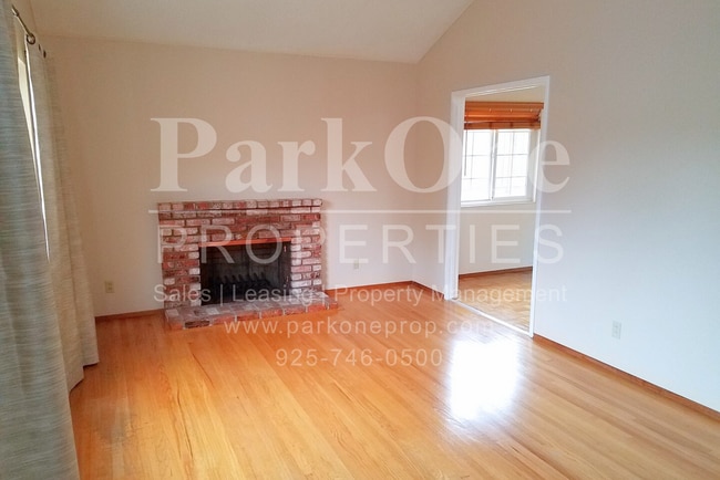Building Photo - Beautiful 4-Bedroom Single Family Home wit...