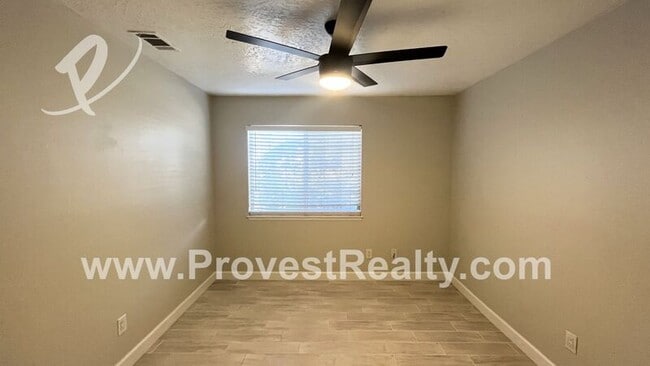 Building Photo - 13800 Driftwood Dr