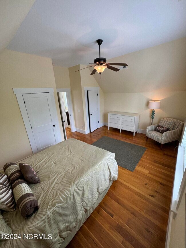 Building Photo - 819 Meadowsweet Ln