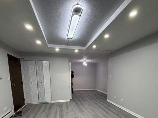 Building Photo - 280 Shorewood Dr