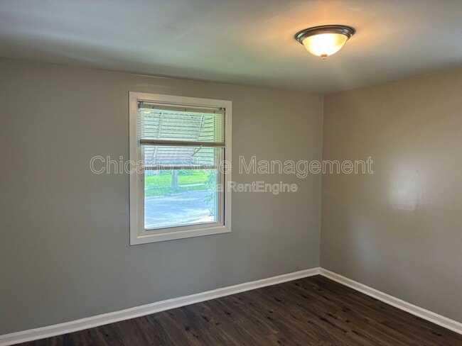 Building Photo - 9713 S Oglesby Ave