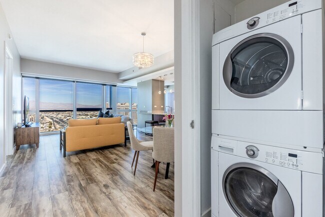 Building Photo - 4471 Dean Martin Dr