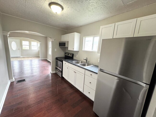 Building Photo - Near Eastside 3 Bedroom 1 Bath