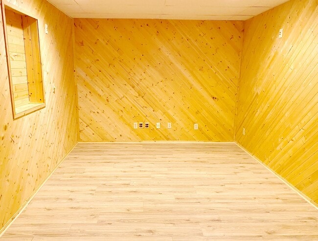 Building Photo - 1300 Landmark Trail S