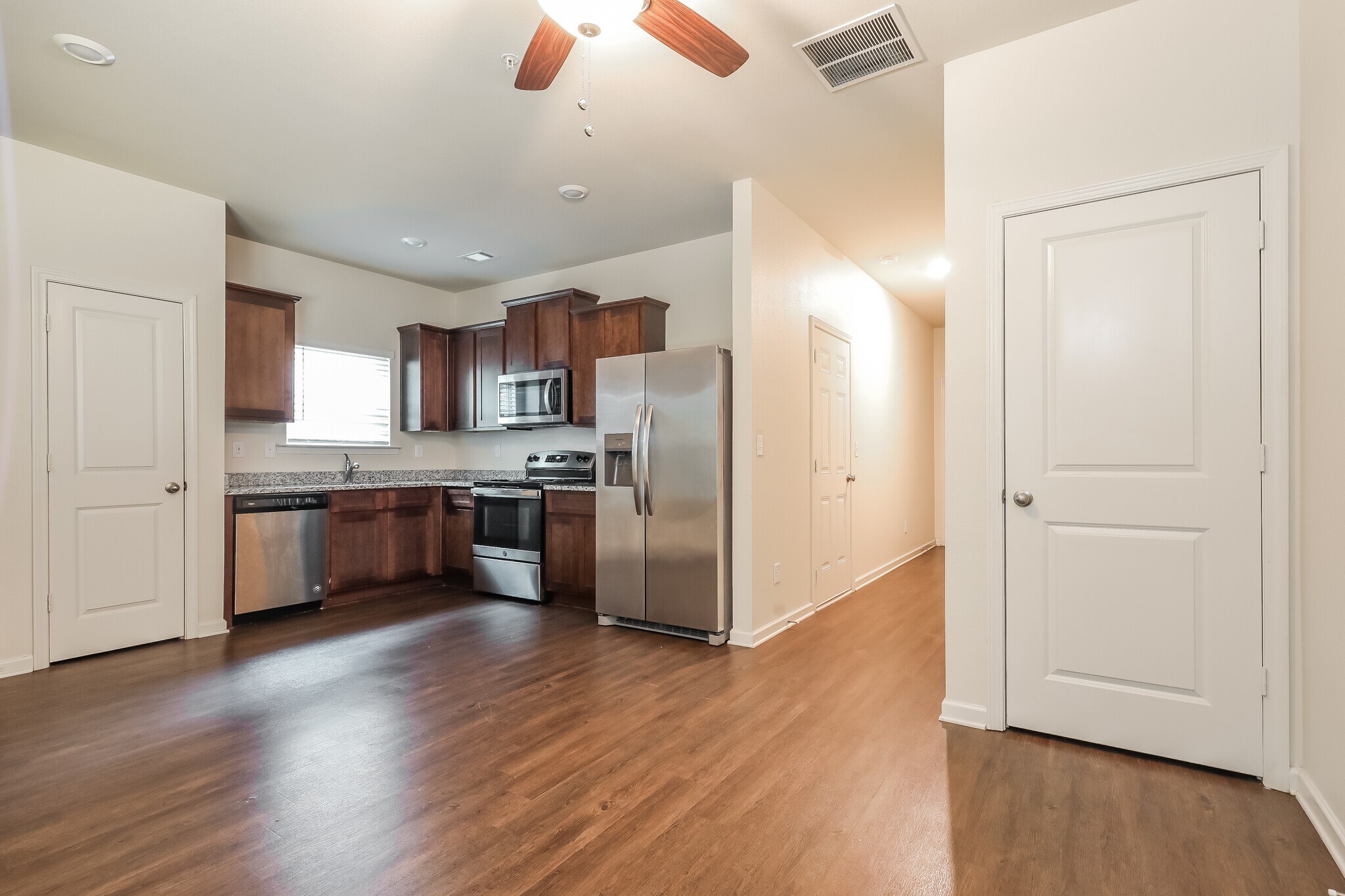 Building Photo - 201 Highwood Ln