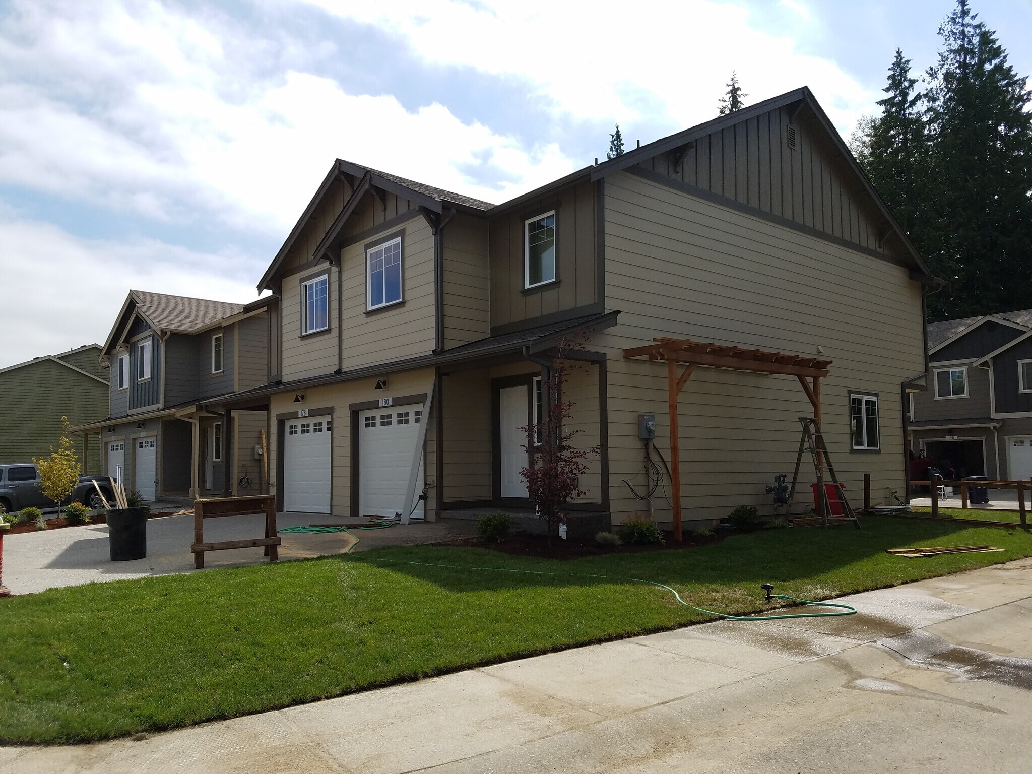 Building Photo - 176 N Township St