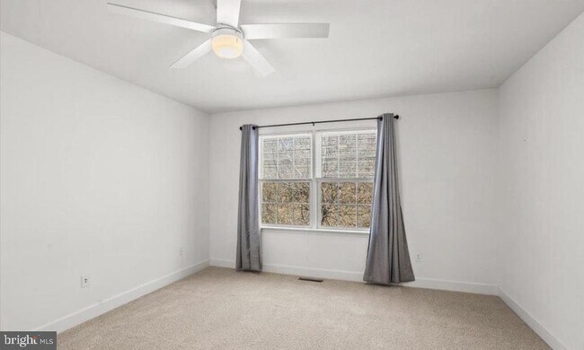 Building Photo - 10 Lenox Ct