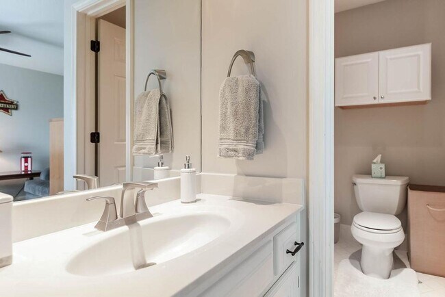 Building Photo - {5801} Spacious 2 Story Home in highly des...