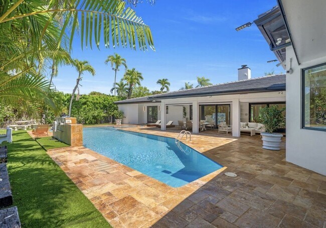 Building Photo - 5120 Carillo St